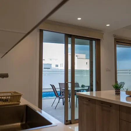 펜션 Hubstay - Seaview Oriana In 라르나카