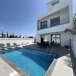 度假居 Hubstay - Seaview Oriana In 拉纳卡