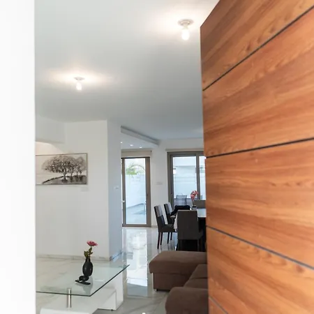 Hubstay - Seaview Oriana In Larnaca, 10 Min Walk To The * لارنكا