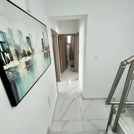 בית נופש Hubstay - Seaview Oriana In לרנקה